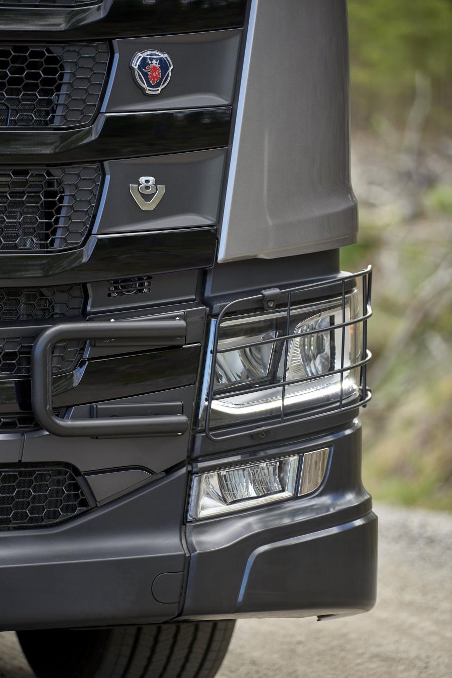 Детали экстерьера Scania R 650 XT 6x4 Highline 2017 года  (фото 3 из 3)
